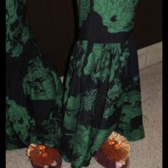 *LAST CHANCE* WHITE LOTUS PATTERNED RUFFLE-TRIMMED PANTS SIZE 10 NWT - Picture 6 of 13